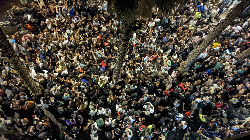 La Vida Nocturna en Tenerife: Una Guía Completa