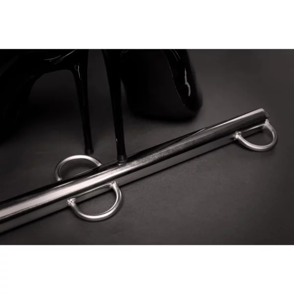 Barra Separadora Ajustable con Múltiples Ganchos – Spreader Bar BDSM Plateada - Imagen 6